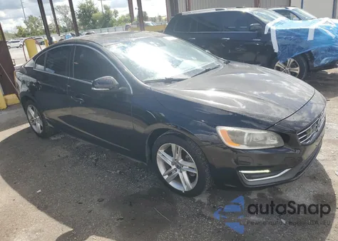 2015 Volvo S60 Platinum z USA, uszkodzony, nr VIN YV140MFMXF2341108